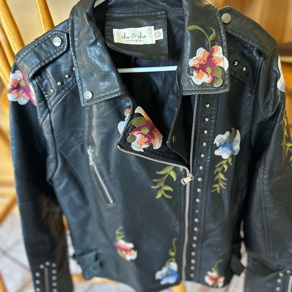 Beautiful leather jacket with embroidered flowers